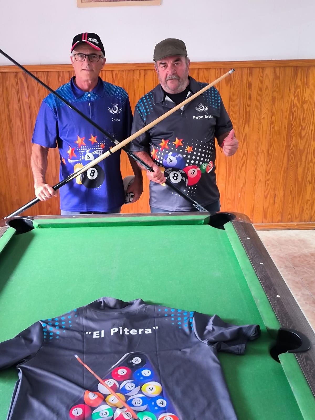 Ambiente festivo en el bar